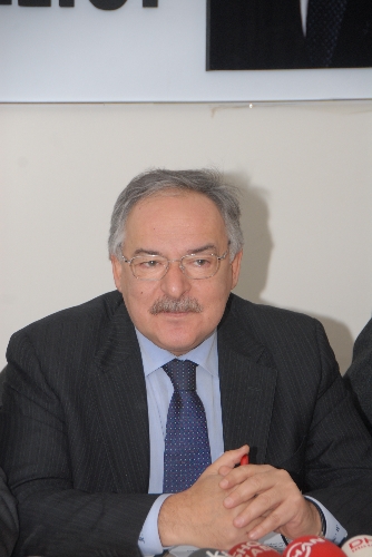 CHP'li Koç, Başbakan'a 7 bin lira tazminat ödedi