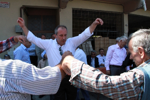 CHP'li Muharrem İnce, Cigoş oyunu oynadı