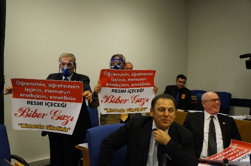 CHP'li vekilden Bakan Şahin'e: Biber gazını size sıkmak isterdim