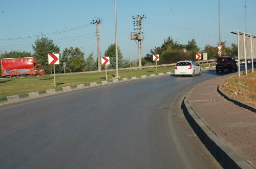 Çizgisiz yollar tehlike saçıyor