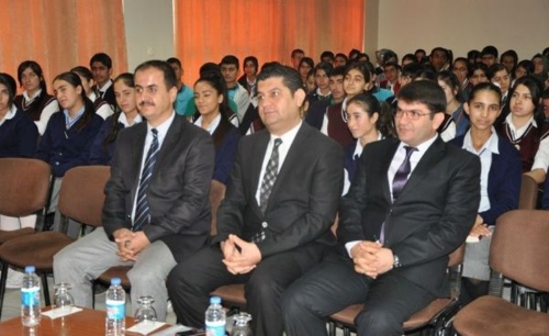 Cizre'deki okur-yazar buluşmasının ilk konuğu yazar Metin Eriş oldu