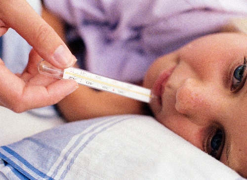 Çocuğunuzun ateşini düşürmek için kolonya, sirke ve buz kullanmayın