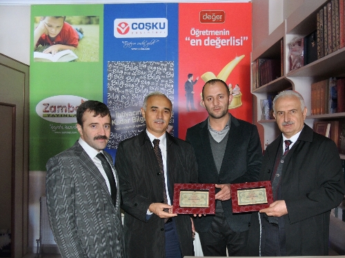 Çocuklar, kumbarada kitap biriktirecek