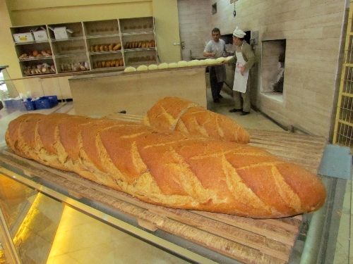 Çorlu'da üretilen devasa büyüklükteki balina ekmek büyük ilgi görüyor