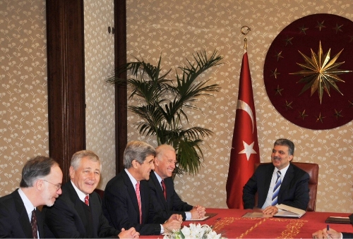 Cumhurbaşkanı Gül, Kerry'ye 2008 ziyaretinin fotoğrafını verdi