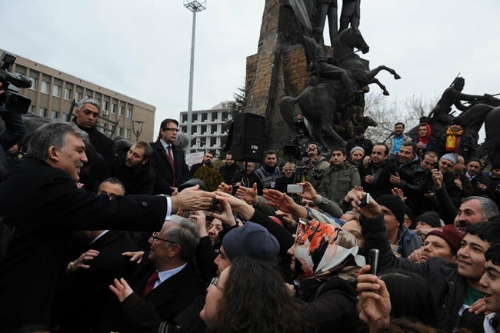 Cumhurbaşkanı Gül, Uşak gezisinin fotoğraflarını Twitter'da paylaştı