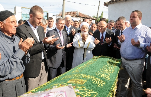 Darbe döneminde asılan Esendağ'ın vefat eden annesi Manisa'da defnedildi