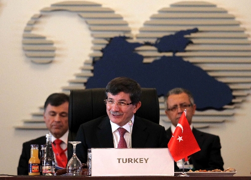 Davutoğlu: Hiçbir devlet Suriye üzerinde hesap yapma hakkına sahip değil