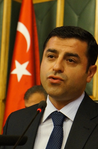 Demirtaş: Kendi Kürtleri ile barışan bir Türkiye, bölgesel aktöre dönüşebilir