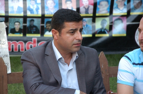 Demirtaş: Siyasette çözüm önerilerinin konuşulmasını çok önemsiyoruz