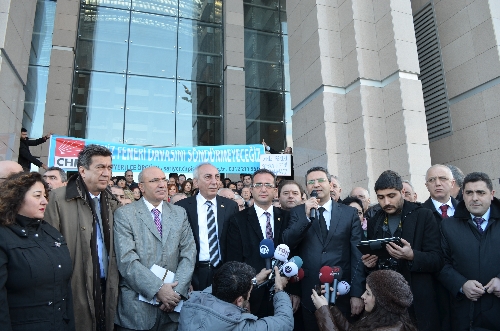 Deniz Feneri e.V davası, CHP'nin protestosuyla başladı