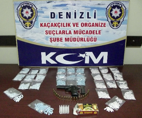 Denizli'de 3 bin adet uyuşturucu hap ele geçirildi