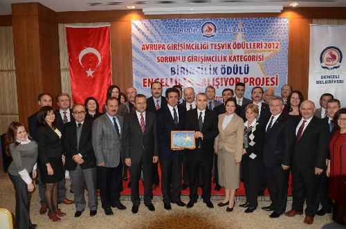 Denizli'ye Avrupa'da birincilik getiren projeye destek verenler ödüllendirildi