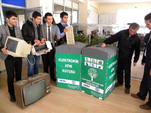 Develi'de atık elektronik eşyalar geri dönüşüm için toplanıyor