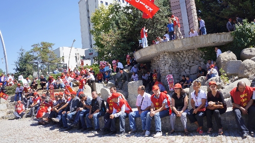 DİSK, darbeyle el konulan binalarının geri verilmesini istedi