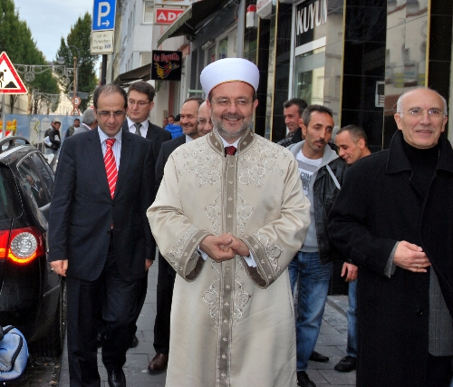 Diyanet: Almanya'da Görmez'in üzerinin aranmak istediği doğru değil