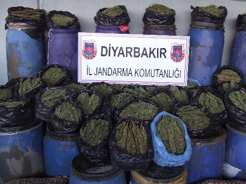 Diyarbakır'da 269 kilo esrar ele geçirildi