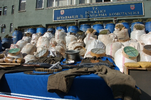 Diyarbakır'de ele geçirilen uyuşturucu 7 kamyonla taşınabildi