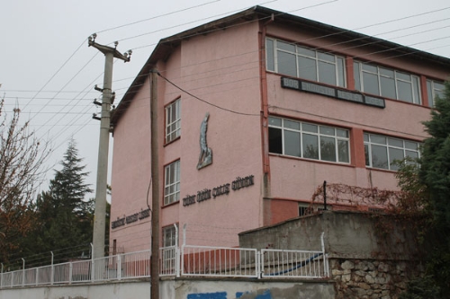 Doğalgaz dönüşümü süren okulda okulda ders işlenemiyor