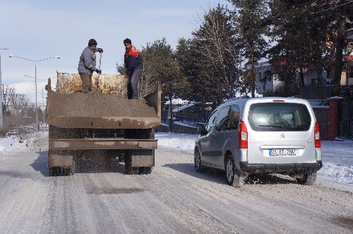 Doğuda kış: Erzurum'da 194 köy 34 mezra yolu kapandı