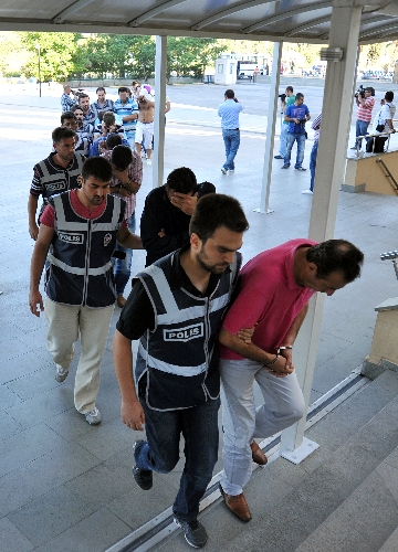 Dolandırıcılar, Türkiye'de sahte kartlarla para çekemeyince yurt dışına gitmiş