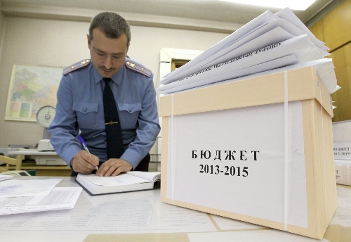 Duma'dan 17 milyar dolar açığı olan 2013 bütçesine onay