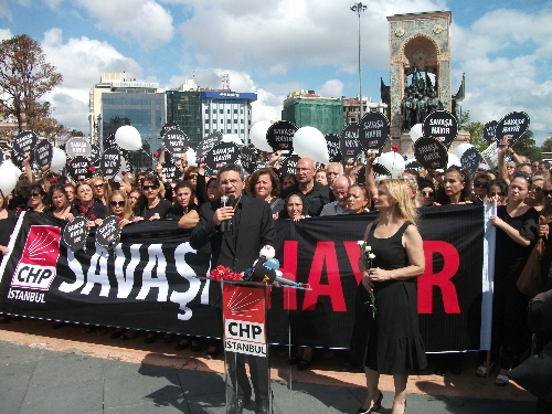 Dünya Barış Günü'nde CHP'lilerden 'komşularla barış' vurgusu