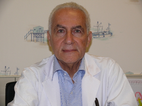 Dünya diş hekimi ödülü Türk doktora verildi