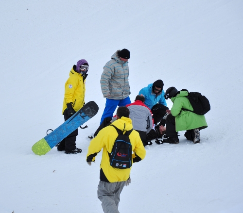 Dünya Gençler Snowboard Şampiyonası'nda yaşanan kazalar korkuttu