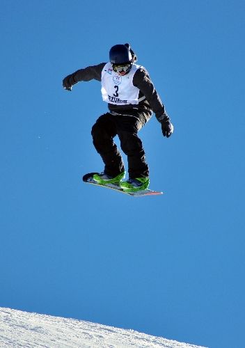 Dünya Gençler Snowboard Şampiyonası sürüyor
