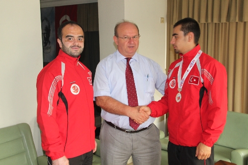 Dünya şampiyonu sporcu ÇGC'yi ziyaret etti