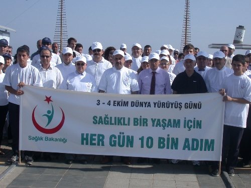 Dünya Yürüyüş Günü'nü yürüyüş yaparak kutladılar