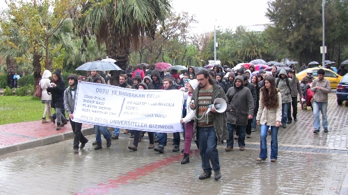 Ege Üniversitesi'nde ODTÜ olayları protesto edildi