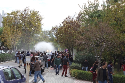 Ege Üniversitesi'ndeki YÖK protestosu: 24 öğrenci gözaltına alındı