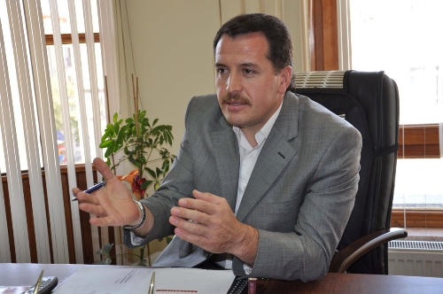 Eğitim-Bir-Sen: Milli Eğitim Bakanlığı '100 temel eseri' gözden geçirmeli