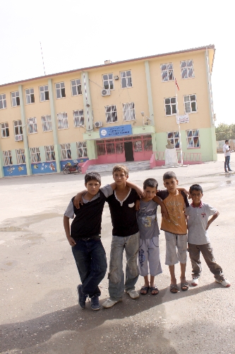 Eğitimleri aksayan Akçakaleli öğrenciler soruna çözüm bekliyor