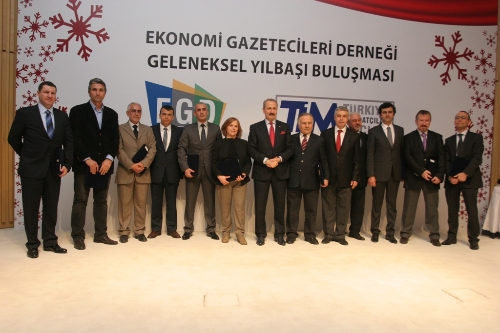 Ekonomi Gazetecileri Derneği gecesine hükümetten çift bakanlı promosyon
