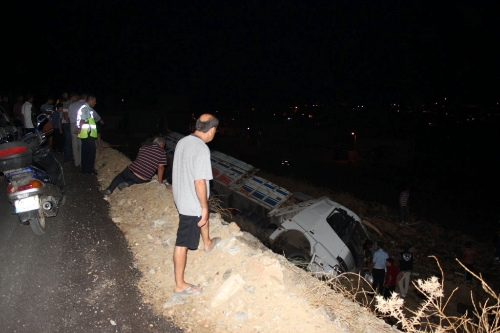 El frenini tam çekmeyince kamyonunu 5 metre aşağıda buldu