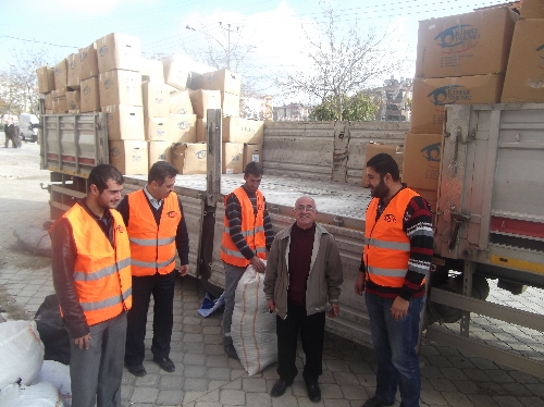 Elazığ Kimse Yok Mu, Suriyeli ve Afgan mültecilere TIR'la yardım gönderdi