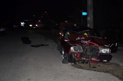 Elmalı'da trafik kazası: 2 ölü, 3 yaralı
