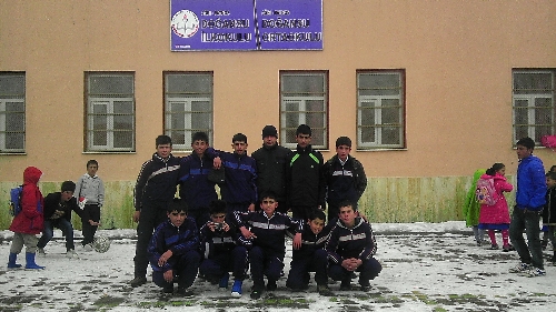 E-mail ile yardım istediler, gelen kargoyla sevindiler