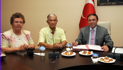 Emekli albaydan üniversiteli kızlara yurt