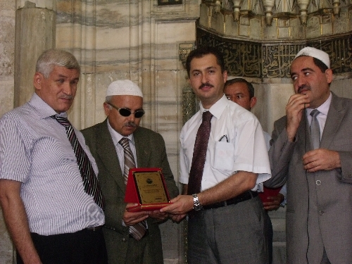 Engelli din görevlisine müftüden teşekkür plaketi