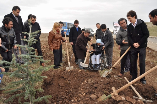 Engelliler, Yozgat'ta 3 bin fidanı toprakla buluşturdu