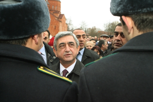 Ermenistan Cumhurbaşkanı'nın kortejine silahlı saldırı