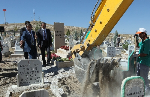 Ertaş'ın mezarına Bakan Günay'dan müdahale
