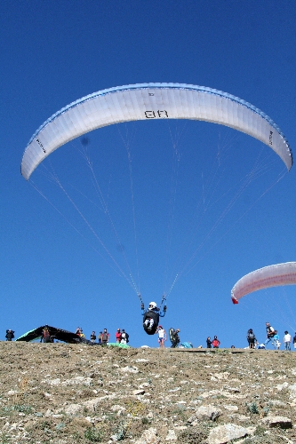 Erzincan semaları yamaç paraşütleri ile renklendi