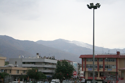 Erzincan'ın yüksek kesimlerine kar yağdı