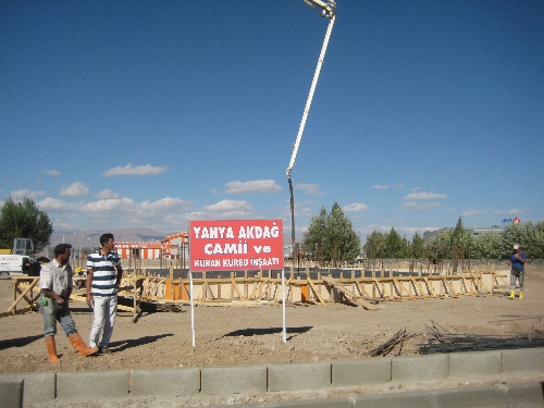 Erzurumlu iş adamlarından, Bakan Akdağ'a 'cami' jesti