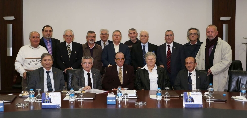 Eski atletler Aziz Yıldırım'ı ziyaret etti
